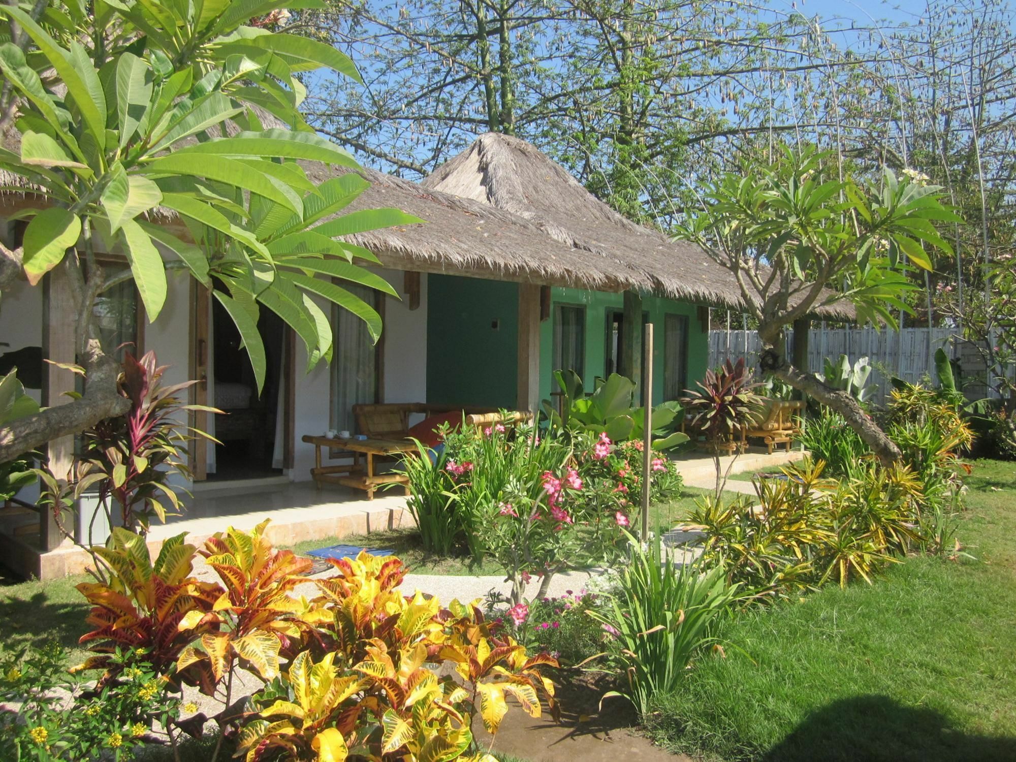 Maha Putri Bungalows Gili Trawangan Exterior foto